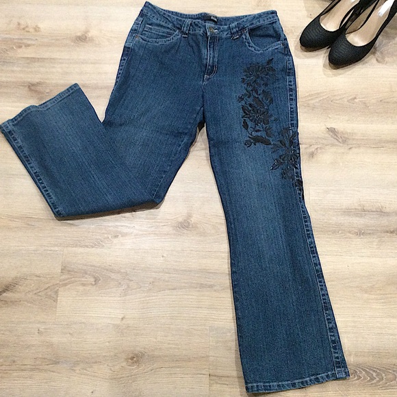 COPY - Reserved A.N.A. Dark Denim Embroidered Flare Leg Jean - Picture 7 of 14